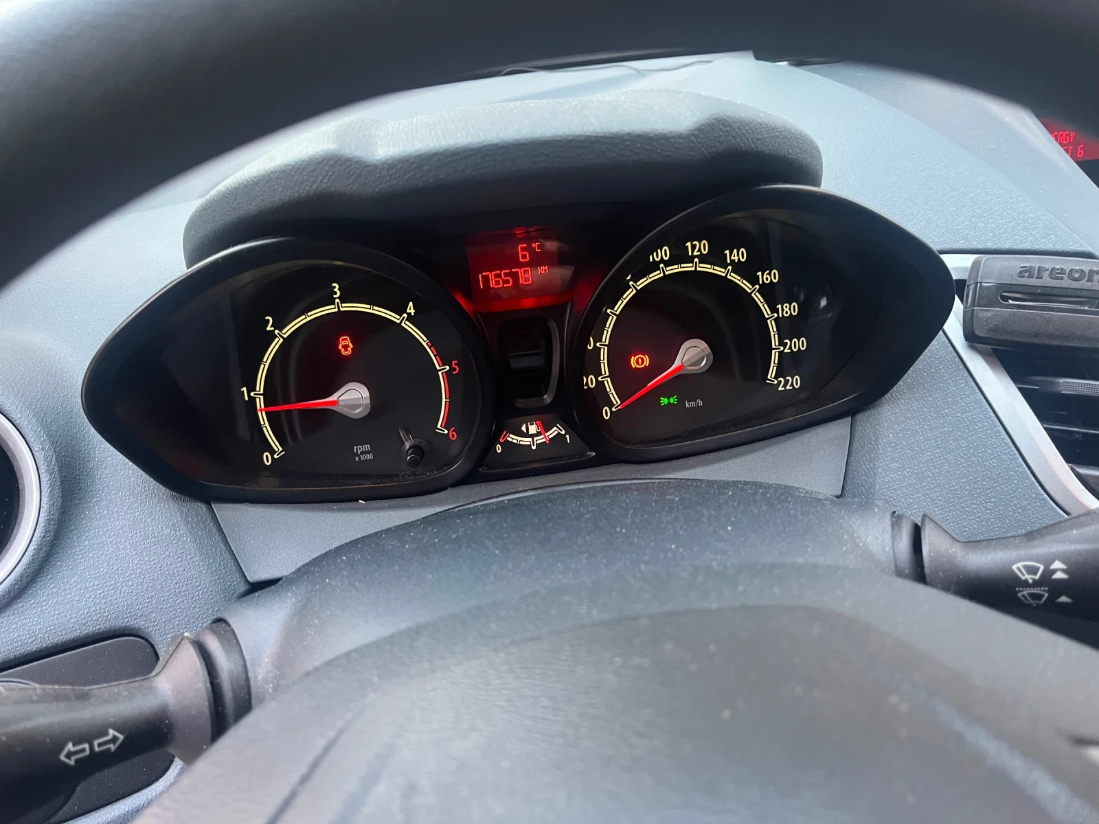 Ford Fiesta, снимка 12 - Автомобили и джипове - 53703410