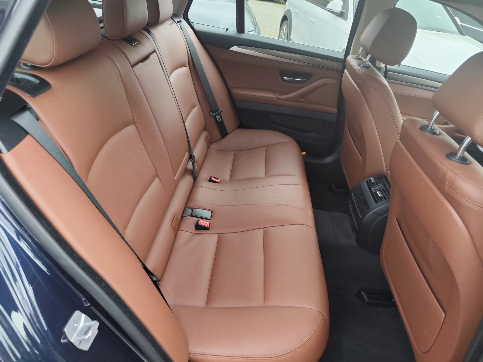 BMW 520 D* XDrive* MODERN* LED/XENON* NAVI* CAMERA* КОЖА* , снимка 11 - Автомобили и джипове - 54456153