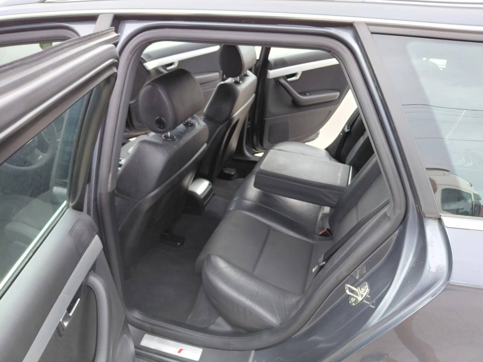 Audi A4 2.0 TDI /BMM, снимка 11 - Автомобили и джипове - 55125020