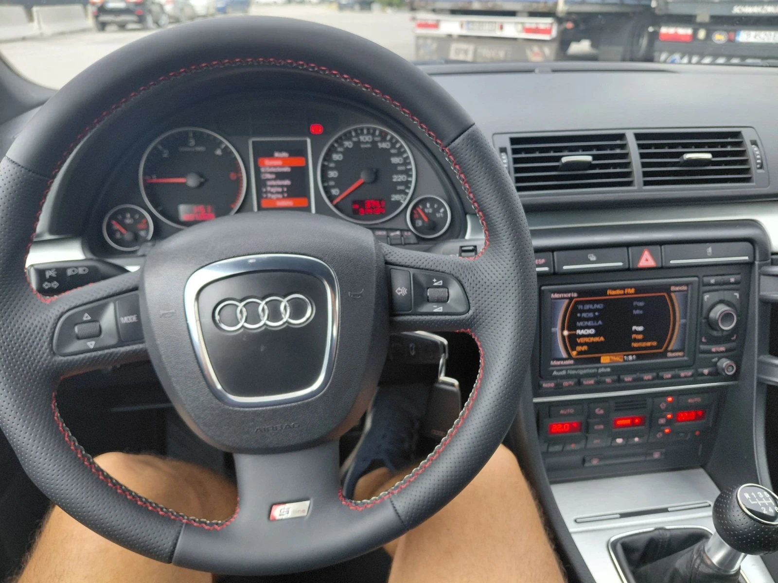 Audi A4 2.0 TDI /BMM, снимка 15 - Автомобили и джипове - 55125020