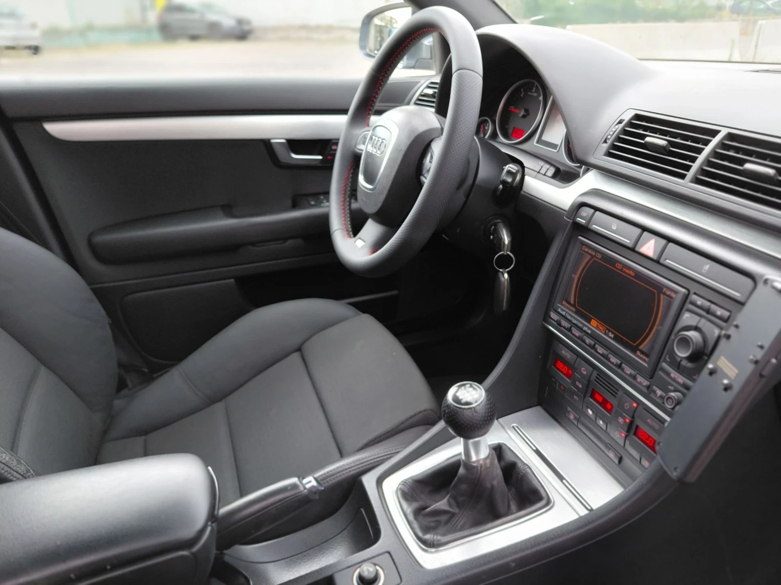 Audi A4 2.0 TDI /BMM, снимка 12 - Автомобили и джипове - 55125020