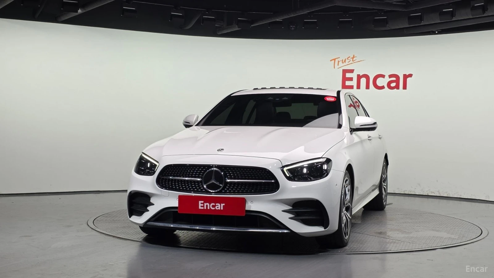 Mercedes-Benz E 220 d* 4MATIC* AMG-LINE* DISTRONIC* КАМЕРА* HUD* , снимка 2 - Автомобили и джипове - 55512999