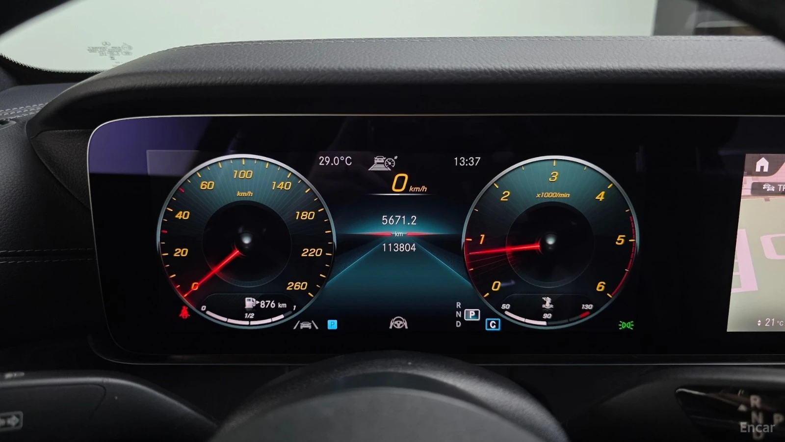Mercedes-Benz E 220 d* 4MATIC* AMG-LINE* DISTRONIC* КАМЕРА* HUD* , снимка 7 - Автомобили и джипове - 55512999