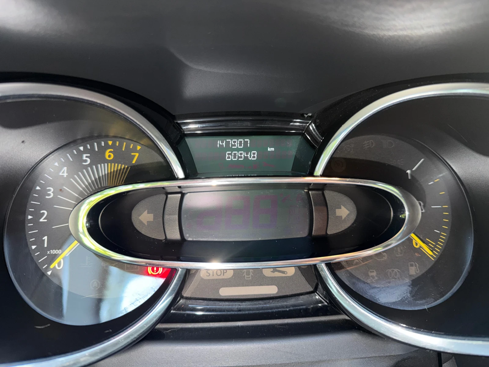 Renault Clio 1.2 бензин, фабричен газ , снимка 10 - Автомобили и джипове - 55645969