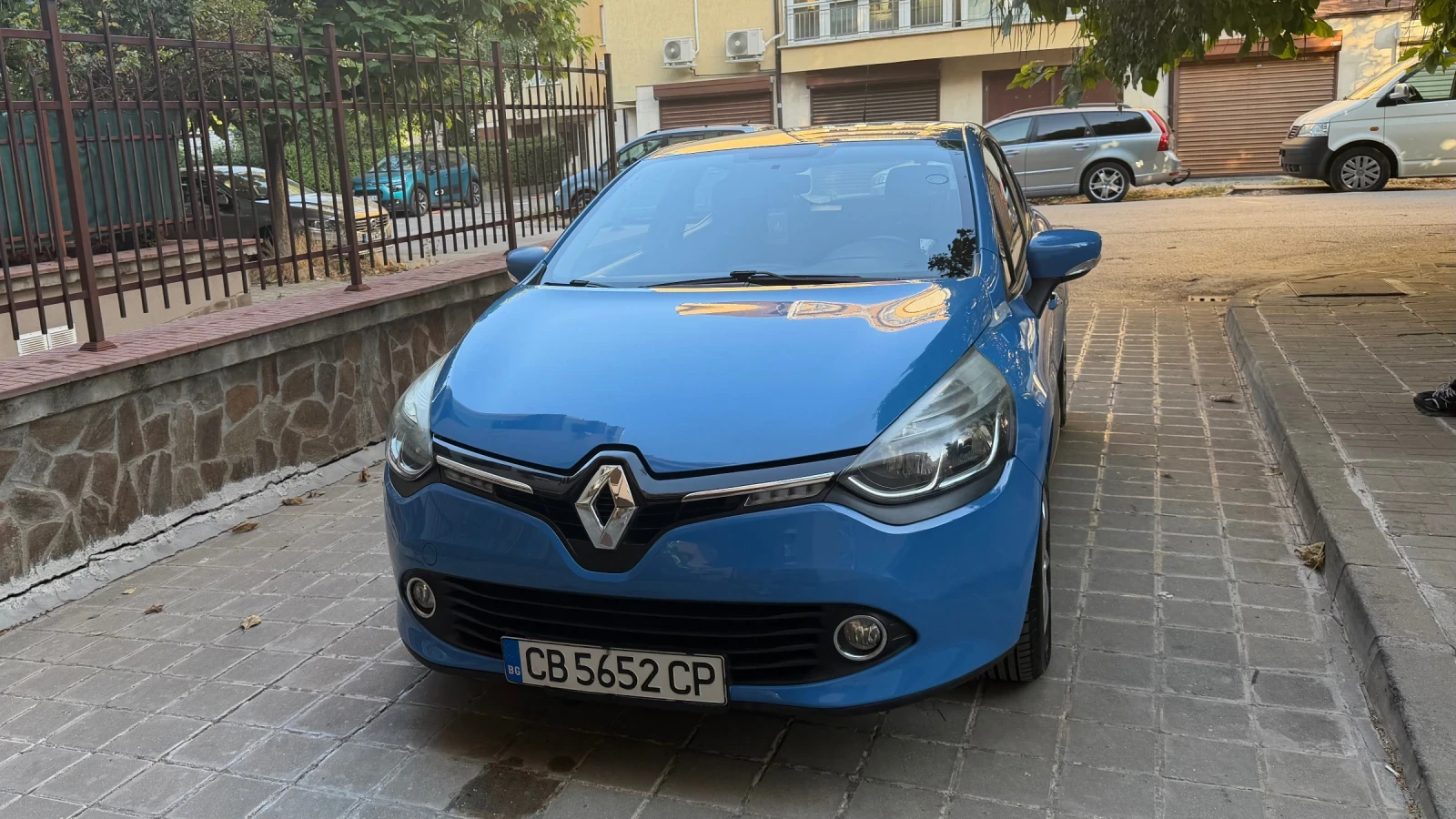 Renault Clio 1.2 бензин, фабричен газ 
