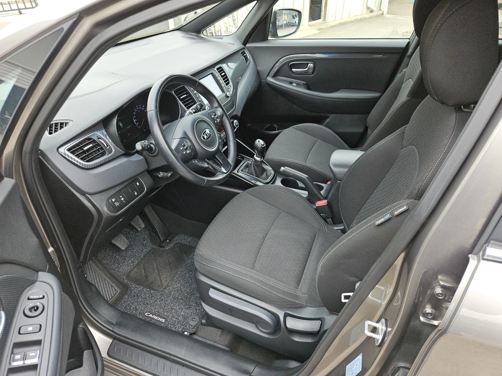 Kia Carens 1.7CRDI/Dynamic/7м/6ск/LED/CARPLAY/NAVI/БЛУТУТ/EU6, снимка 9 - Автомобили и джипове - 56222960