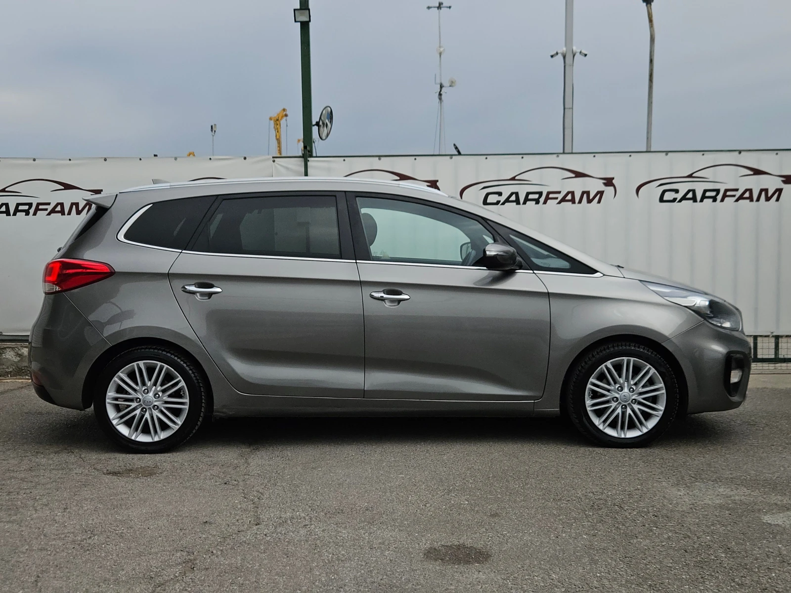 Kia Carens 1.7CRDI/Dynamic/7м/6ск/LED/CARPLAY/NAVI/БЛУТУТ/EU6, снимка 2 - Автомобили и джипове - 56222960