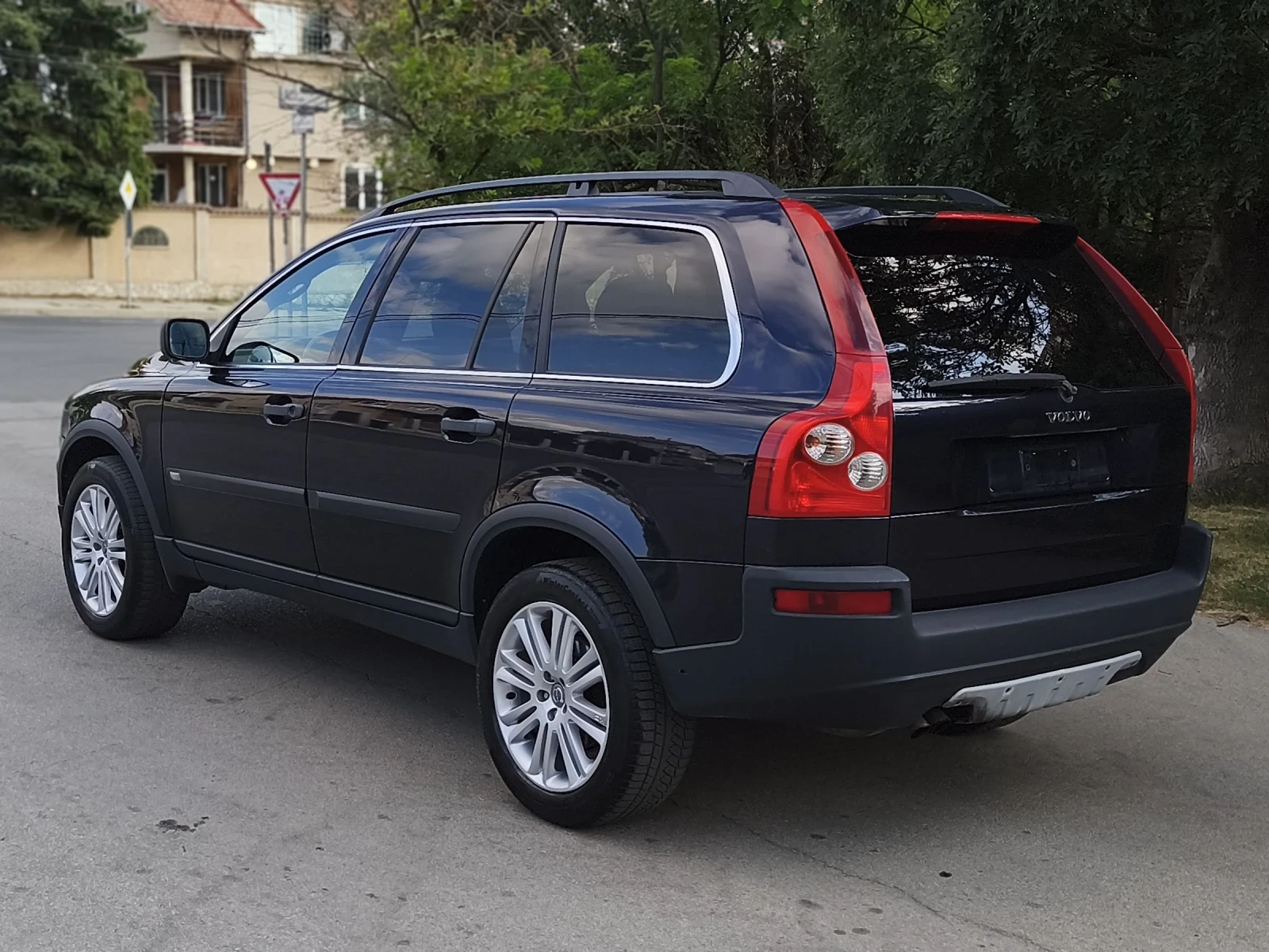 Volvo Xc90 2.4t d5 navi 4x4 - изображение 4