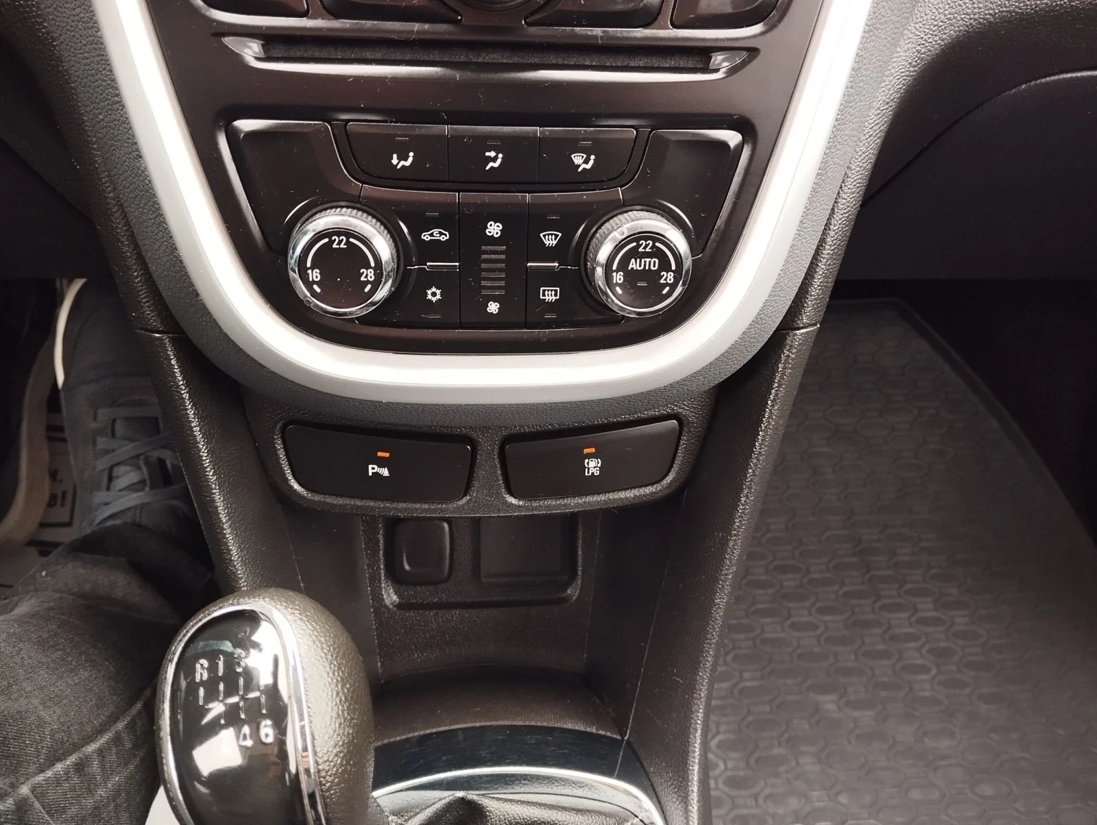 Opel Mokka 1.4T Газ Cosmo - изображение 10