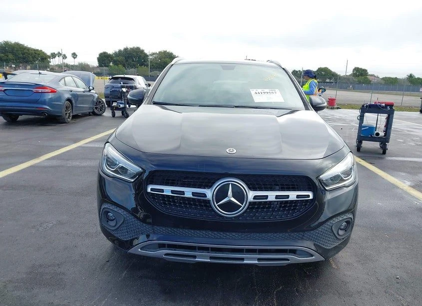 Mercedes-Benz GLA 250, снимка 12 - Автомобили и джипове - 53827378