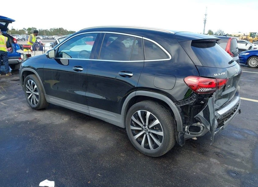 Mercedes-Benz GLA 250, снимка 3 - Автомобили и джипове - 53827378