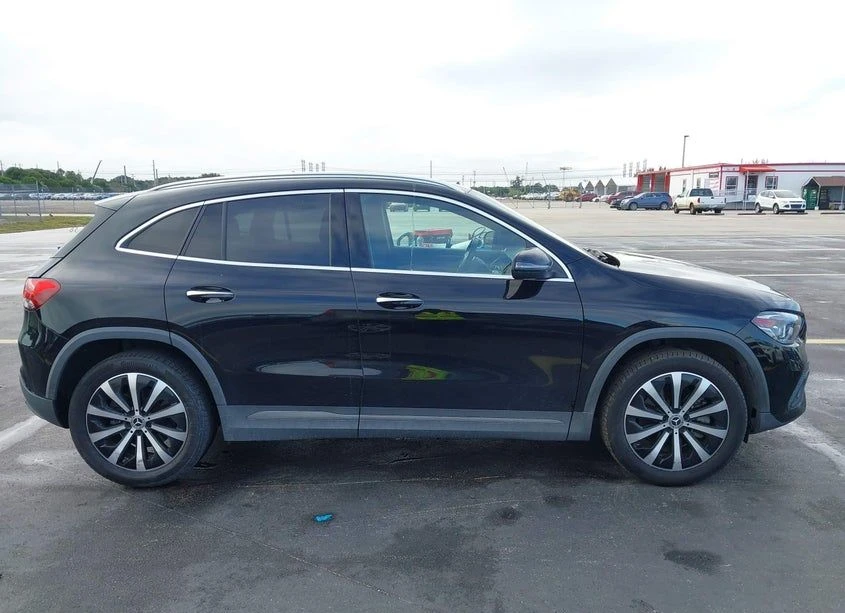 Mercedes-Benz GLA 250, снимка 13 - Автомобили и джипове - 53827378