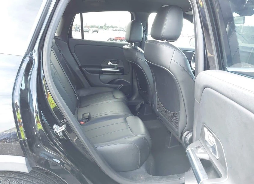 Mercedes-Benz GLA 250, снимка 8 - Автомобили и джипове - 53827378