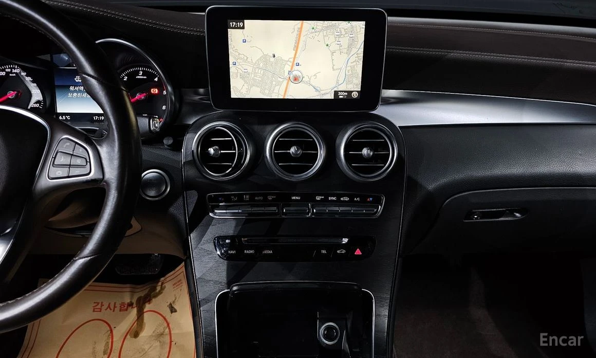 Mercedes-Benz GLC 220 4MATIC* PREMIUM* ПАНО* ПОДГРЕВ* КАМЕРА* KEYLESS* , снимка 9 - Автомобили и джипове - 54100739