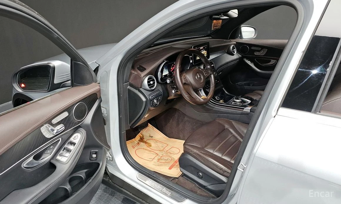 Mercedes-Benz GLC 220 4MATIC* PREMIUM* ПАНО* ПОДГРЕВ* КАМЕРА* KEYLESS* , снимка 7 - Автомобили и джипове - 54100739