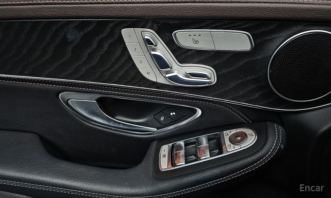 Mercedes-Benz GLC 220 4MATIC* PREMIUM* ПАНО* ПОДГРЕВ* КАМЕРА* KEYLESS* , снимка 12 - Автомобили и джипове - 54100739