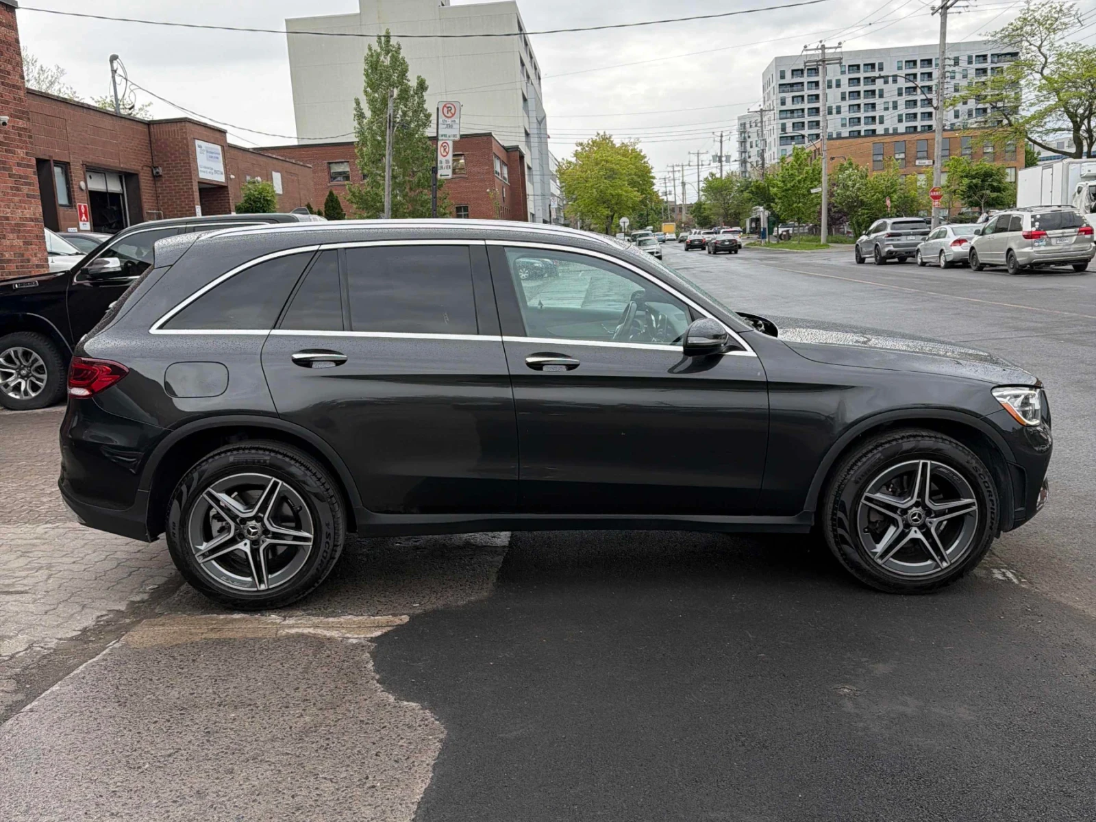Mercedes-Benz GLC 300 ДИСТРОНИК * ПОДГРЕВ * ПАНОРАМА * 2 КЛЮЧА * CARFAX, снимка 3 - Автомобили и джипове - 54720728