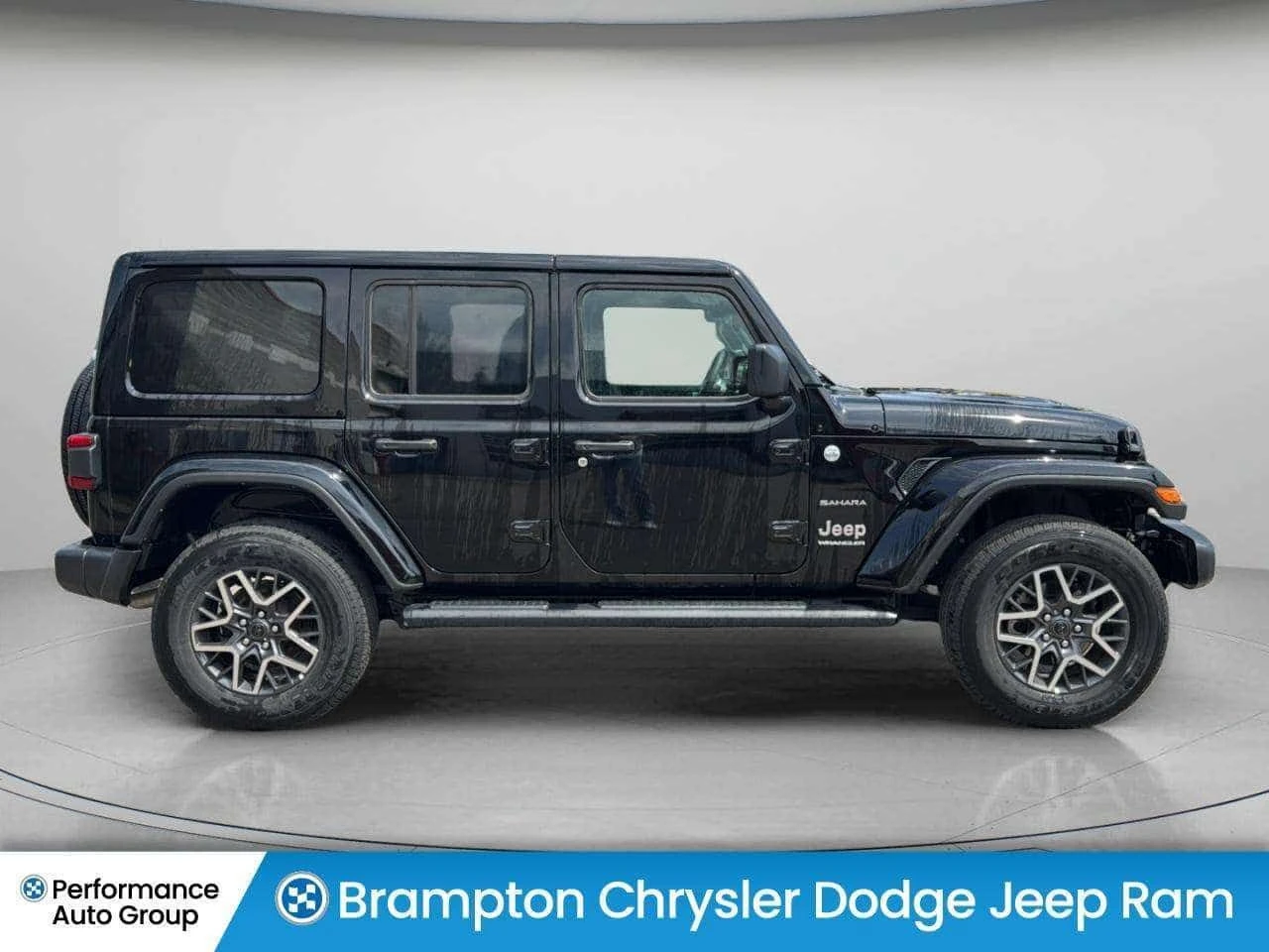 Jeep Wrangler * Sahara * ALPINE AUDIO* ADAPT CRUISE* BLIND SPOT*, снимка 4 - Автомобили и джипове - 54957534
