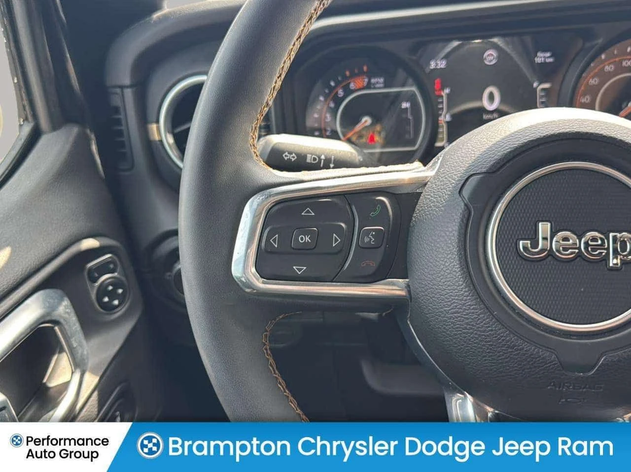 Jeep Wrangler * Sahara * ALPINE AUDIO* ADAPT CRUISE* BLIND SPOT*, снимка 15 - Автомобили и джипове - 54957534