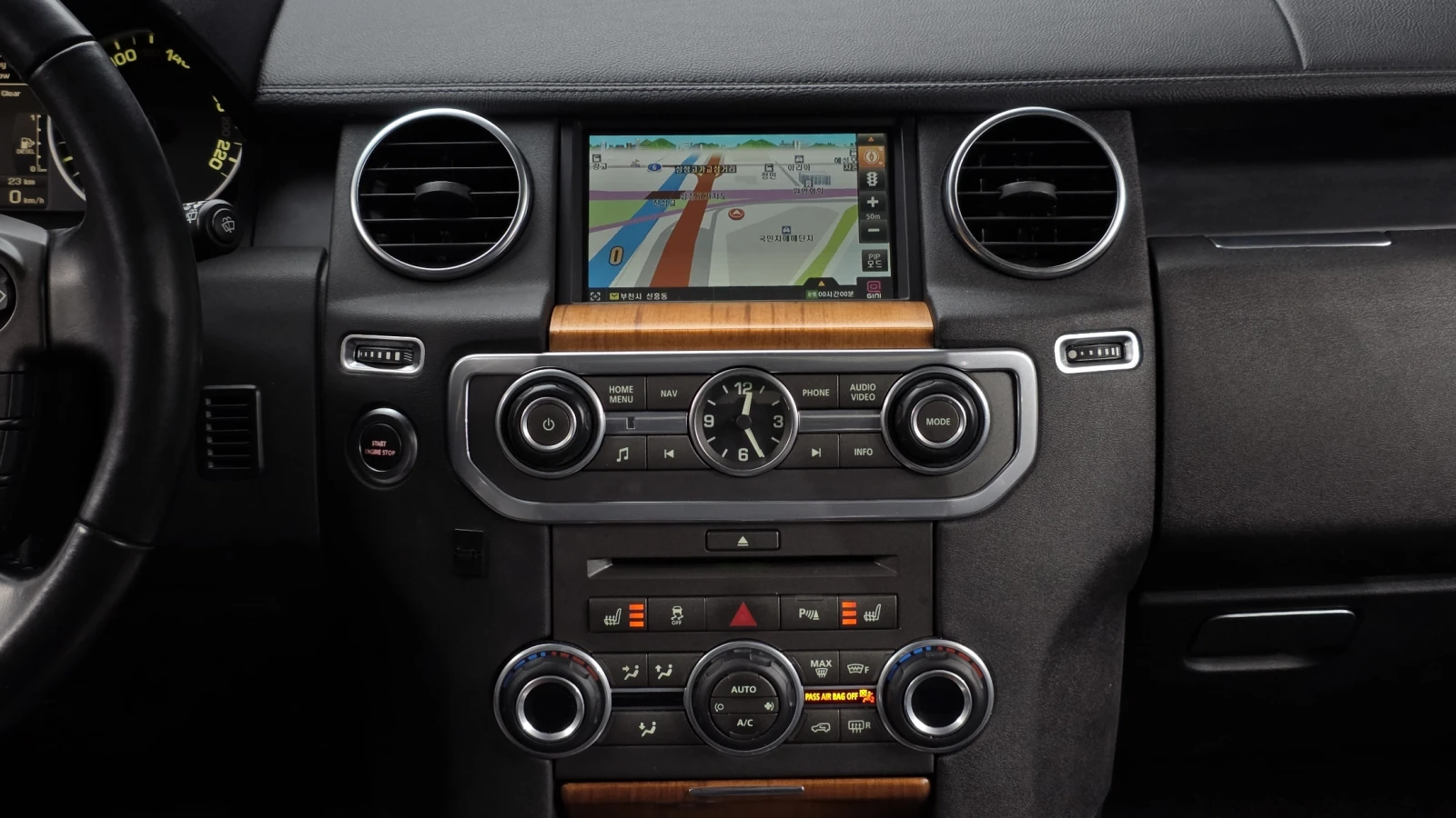 Land Rover Discovery 3.0 SDV6* ЛЮК* КРАЙНА ЦЕНА, снимка 14 - Автомобили и джипове - 55496164