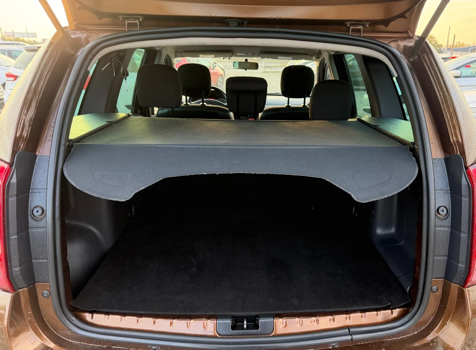 Dacia Duster 1.5dCi/110кс/4х4/LAUREATE/ ВНОС-ИТАЛИЯ /, снимка 12 - Автомобили и джипове - 55657649