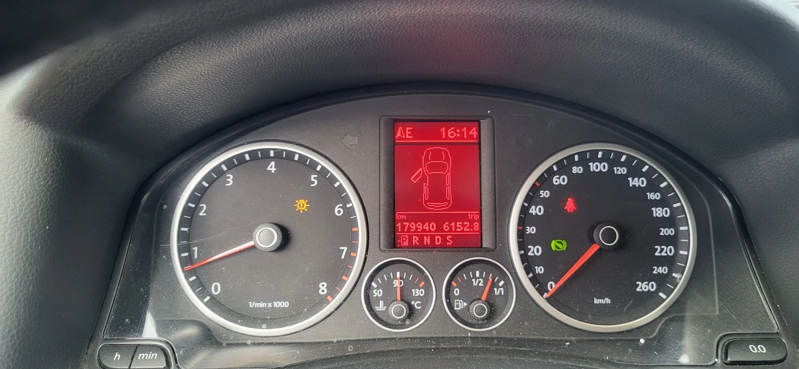 VW Tiguan TSI 2.0, снимка 9 - Автомобили и джипове - 56646211
