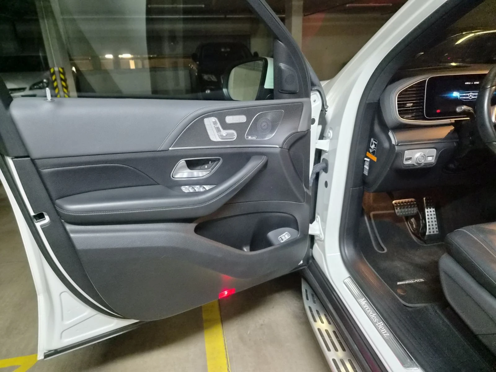 Mercedes-Benz GLS580, снимка 9 - Автомобили и джипове - 56741883