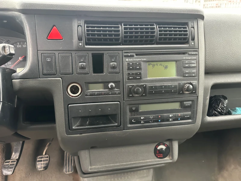 VW Caravelle 2.5 TDI, снимка 5 - Бусове и автобуси - 53479147