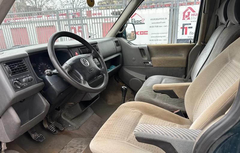 VW Caravelle 2.5 TDI, снимка 7 - Бусове и автобуси - 53479147