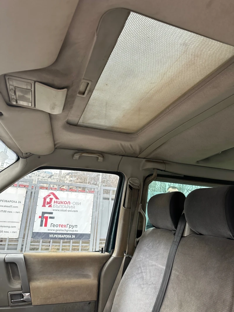 VW Caravelle 2.5 TDI, снимка 8 - Бусове и автобуси - 53479147