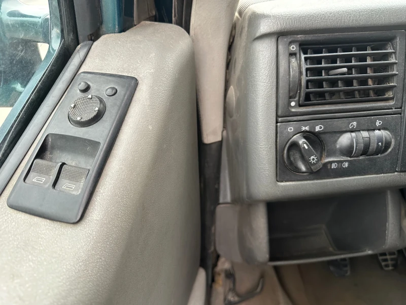 VW Caravelle 2.5 TDI, снимка 9 - Бусове и автобуси - 53479147