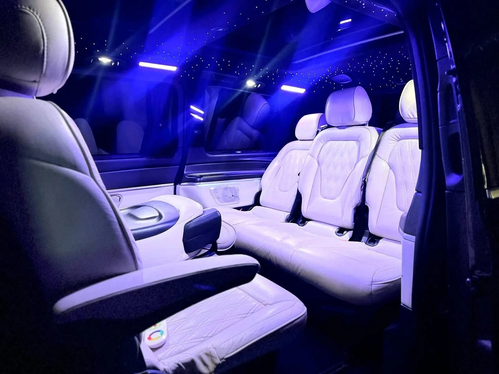 Mercedes-Benz V 250 D 7+ 1 VIP FULL AMG LINE ПАНО ЛИЗИНГ 100%, снимка 13 - Бусове и автобуси - 53892333