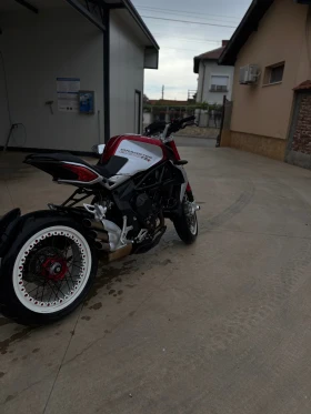 ����� �� �������� �� MV Agusta Brutale Dragster 800RR