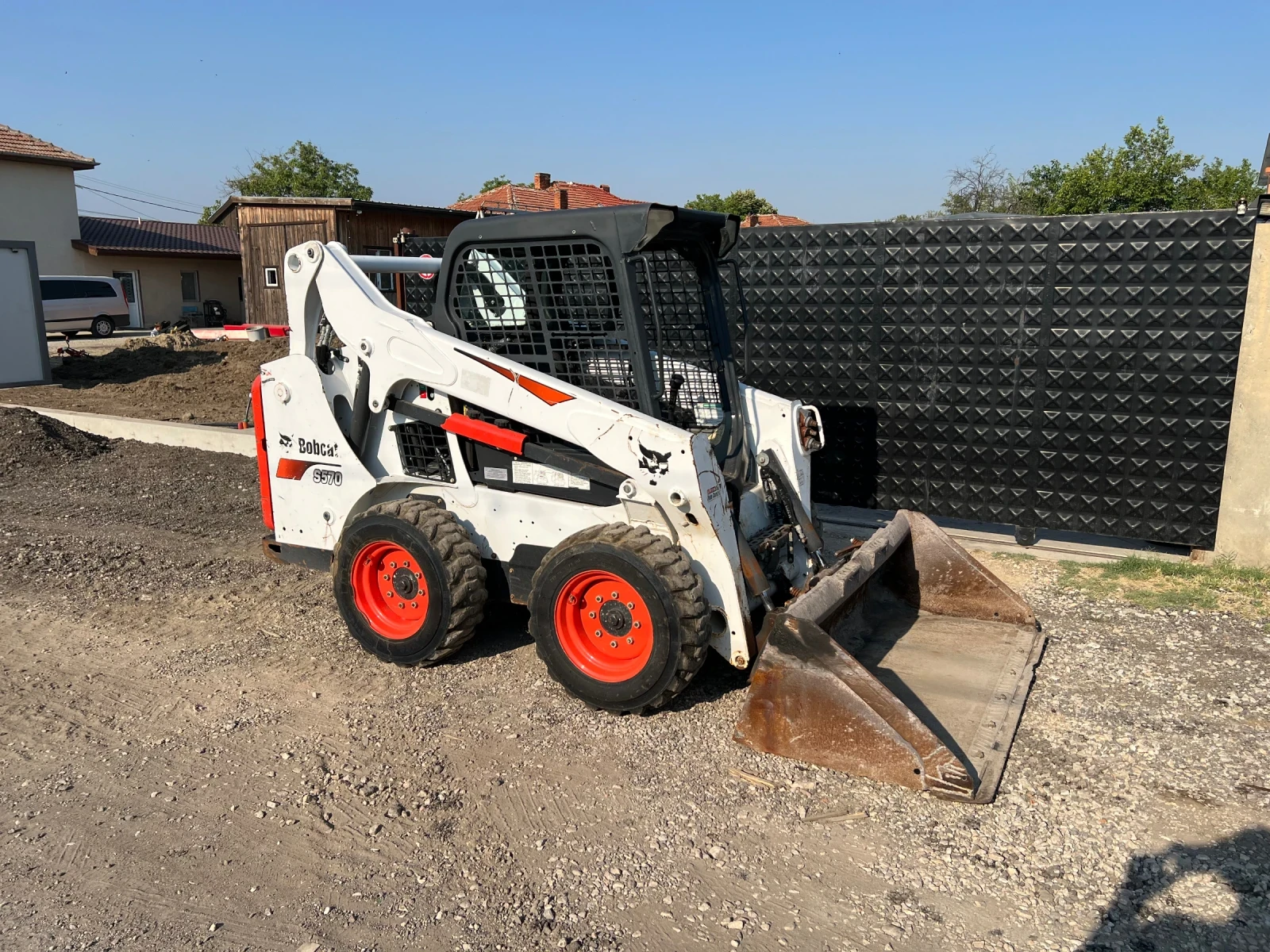 Мини челни товарачи Bobcat S570