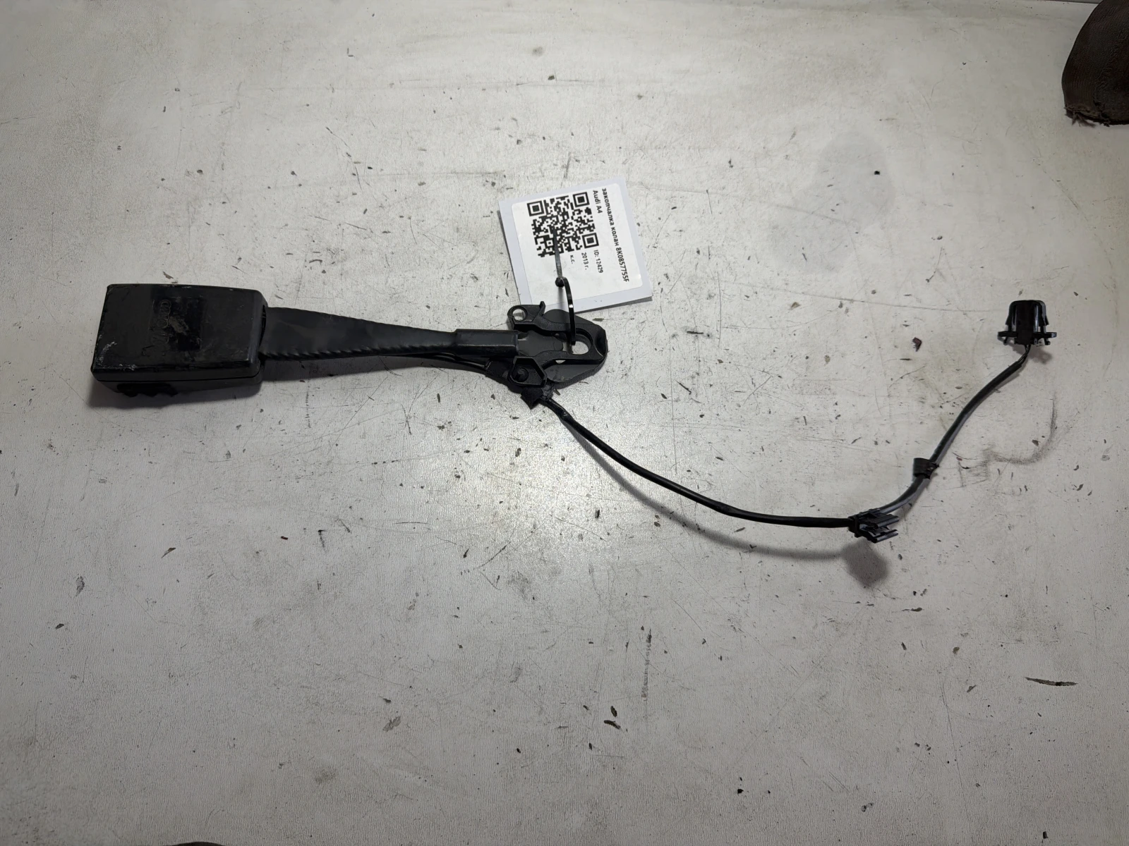 закопчалка колан 8K0857755F Audi A4