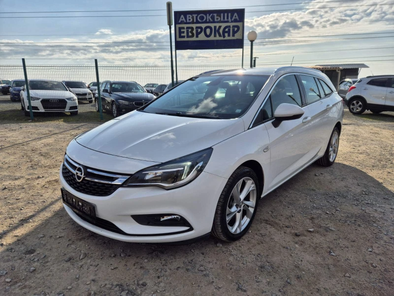 Opel Astra sport tourer, снимка 1 - Автомобили и джипове - 42511960