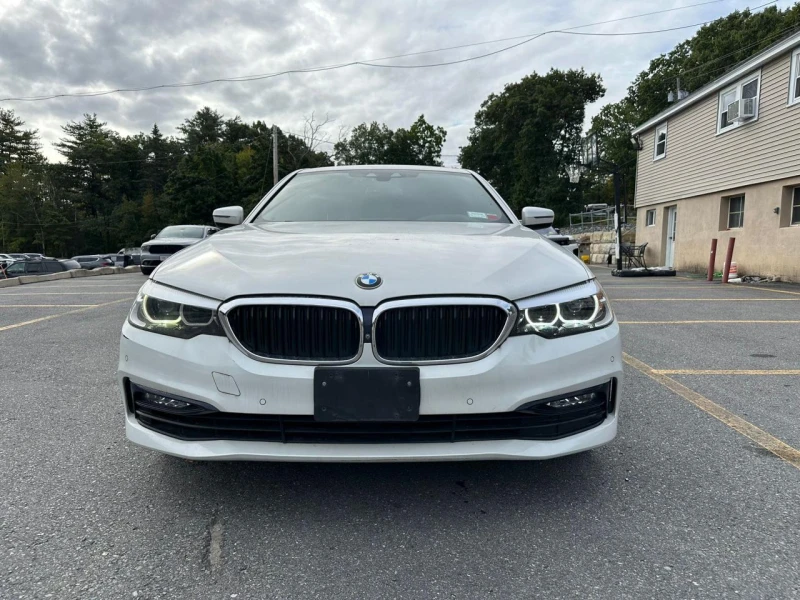 BMW 530 xDrive* Headup* Harman Kardon* CarPlay* 360, снимка 2 - Автомобили и джипове - 47536505