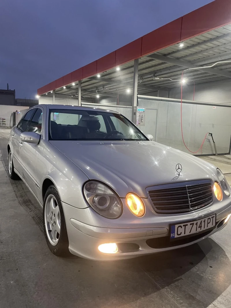 Mercedes-Benz E 220, снимка 1 - Автомобили и джипове - 48180816