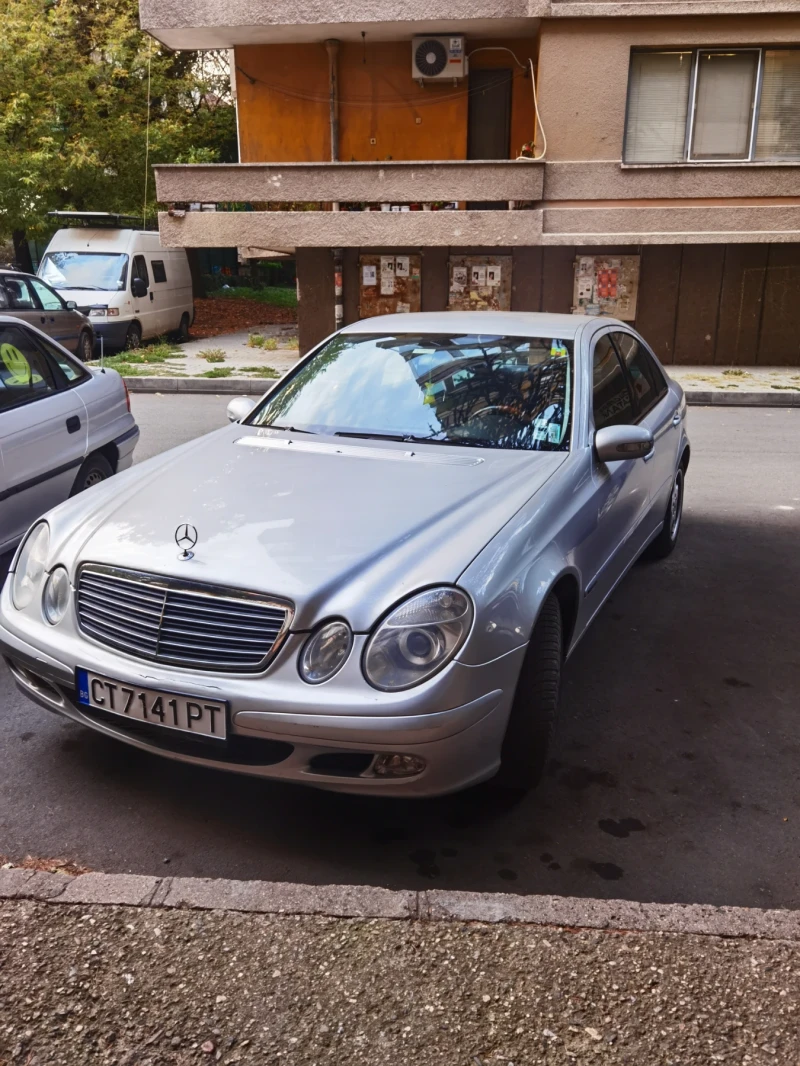 Mercedes-Benz E 220, снимка 9 - Автомобили и джипове - 48180816