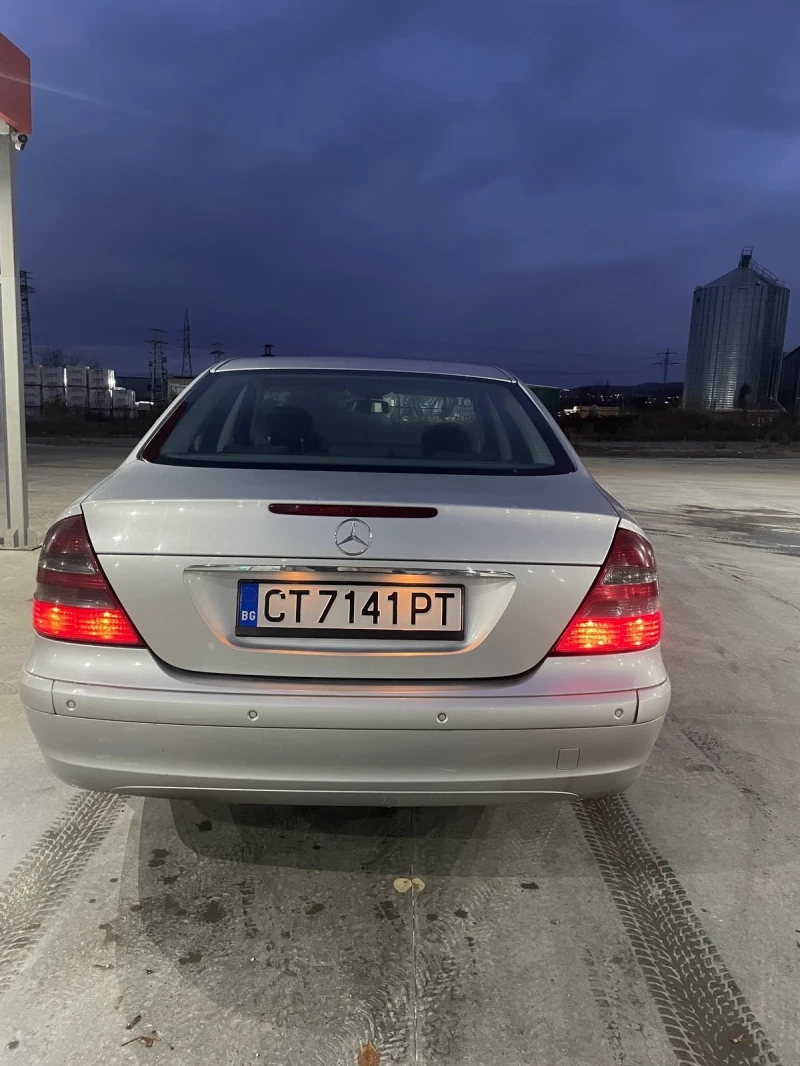 Mercedes-Benz E 220, снимка 8 - Автомобили и джипове - 48180816