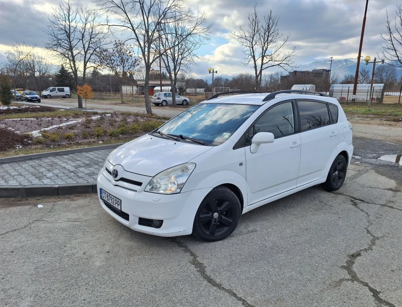 Toyota Corolla verso 2.2 d4d, снимка 2 - Автомобили и джипове - 49347512