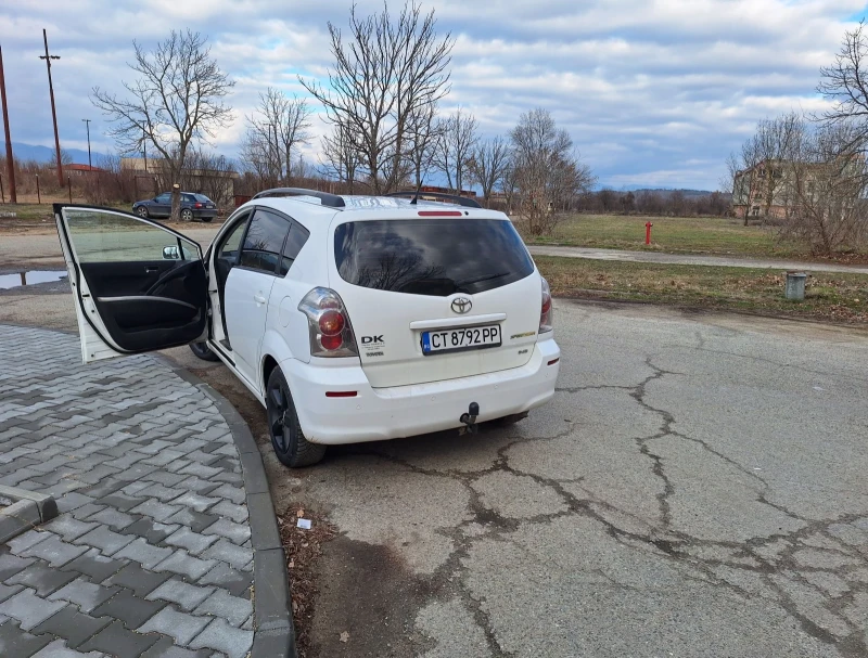 Toyota Corolla verso 2.2 d4d, снимка 5 - Автомобили и джипове - 49347512