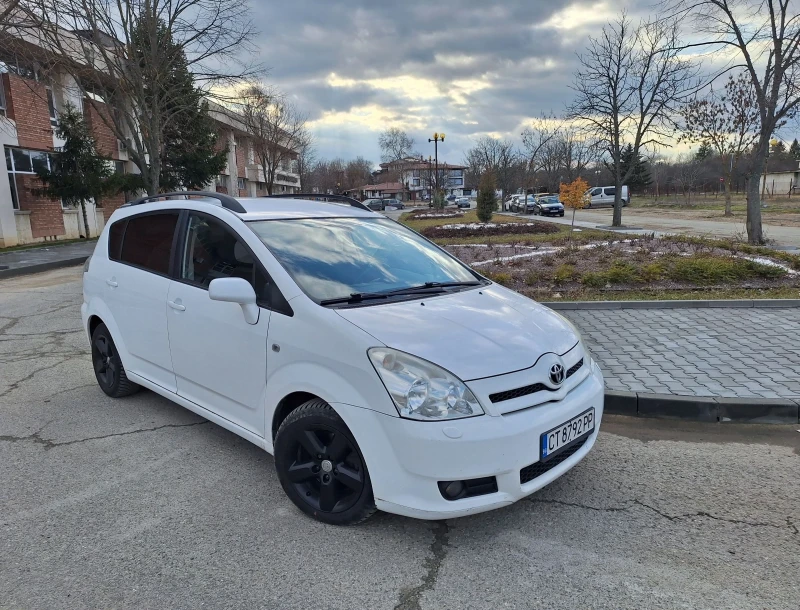 Toyota Corolla verso 2.2 d4d, снимка 3 - Автомобили и джипове - 49347512