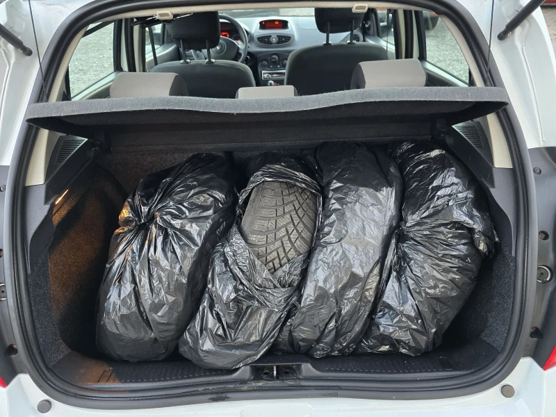 Renault Clio 1.2i FACELIFT , снимка 13 - Автомобили и джипове - 52300110