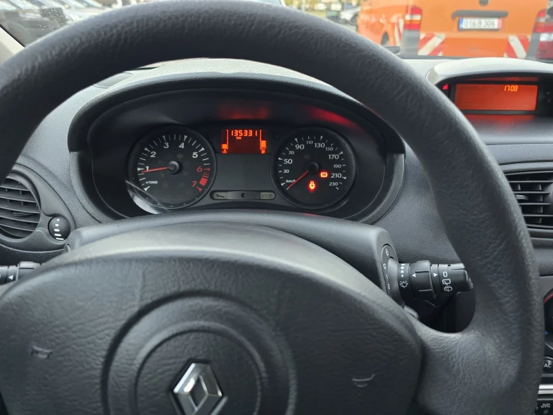 Renault Clio 1.2i FACELIFT , снимка 11 - Автомобили и джипове - 52300110