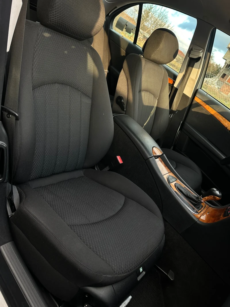 Mercedes-Benz E 280 4MATIC FACELIFT TOP, снимка 12 - Автомобили и джипове - 53285188