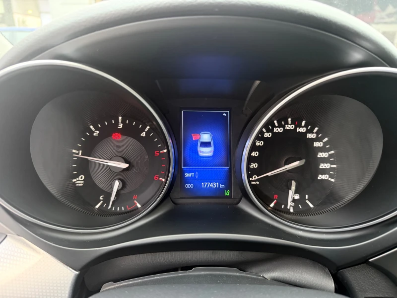 Toyota Avensis, снимка 14 - Автомобили и джипове - 53601362