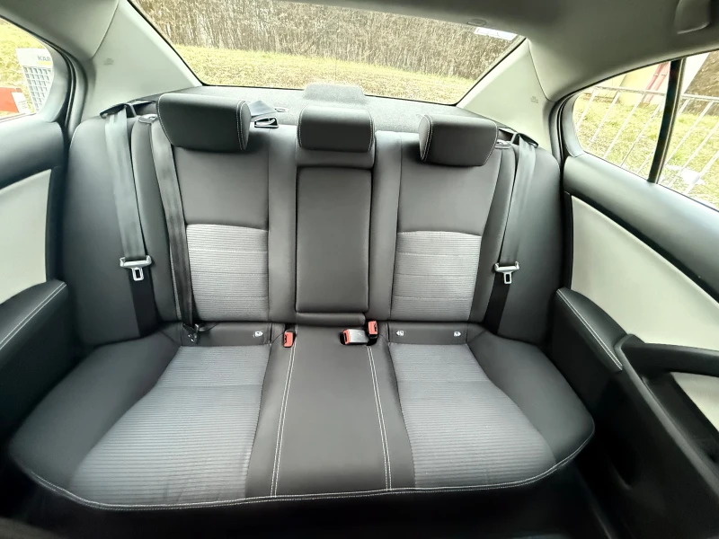 Toyota Avensis, снимка 10 - Автомобили и джипове - 53601362