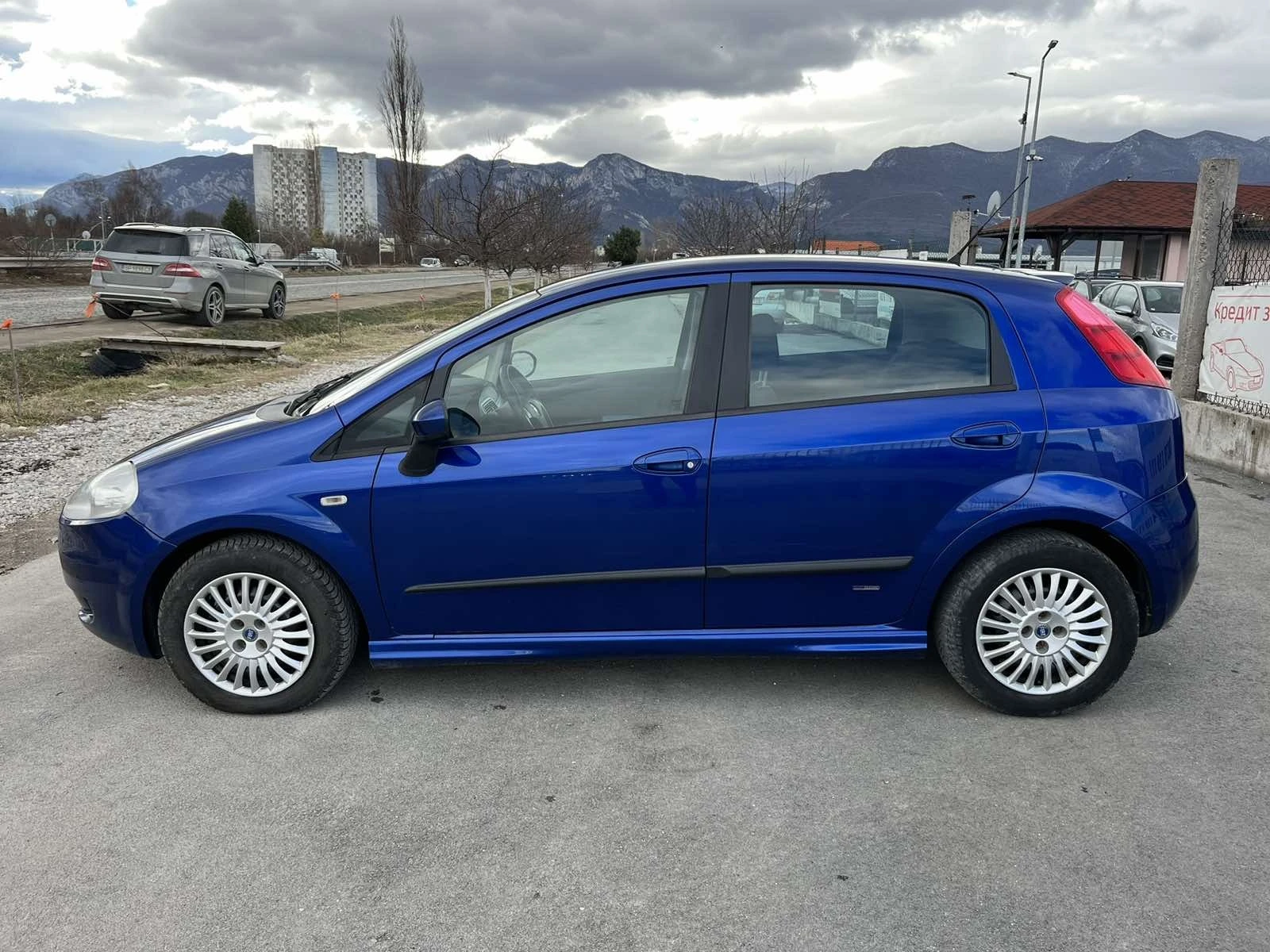 Fiat Punto GRANDE 1.3I 65кс EURO 4 КЛИМАТИК - изображение 6