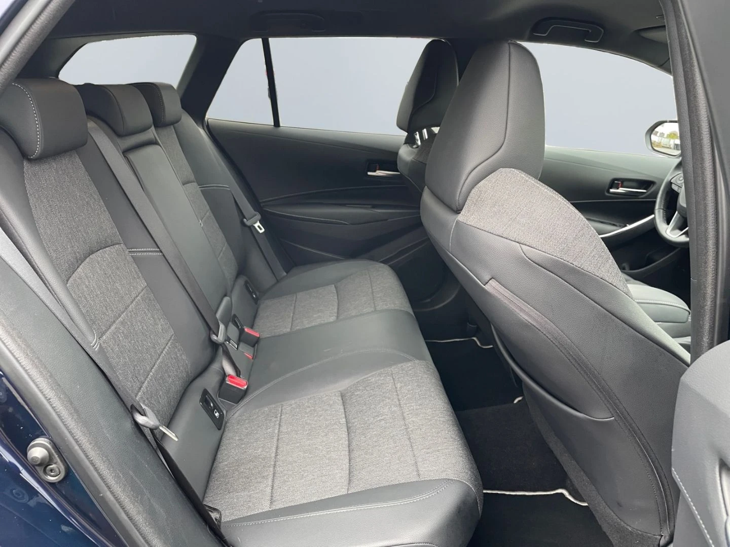 Toyota Corolla 2.0 HYBRID* TEAM D* LED* DISTR* CARPLAY* CAMERA*  | Mobile.bg   13